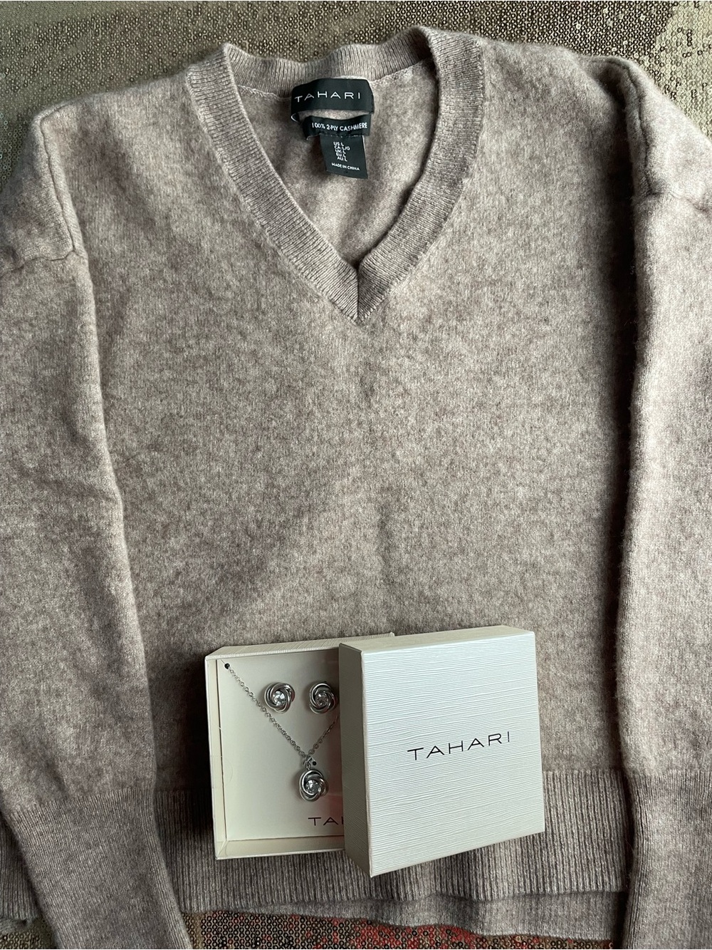 Exquisite Tahari Bundle! Treat your self! Glamorous 100% Cashmere & Jewelry set!